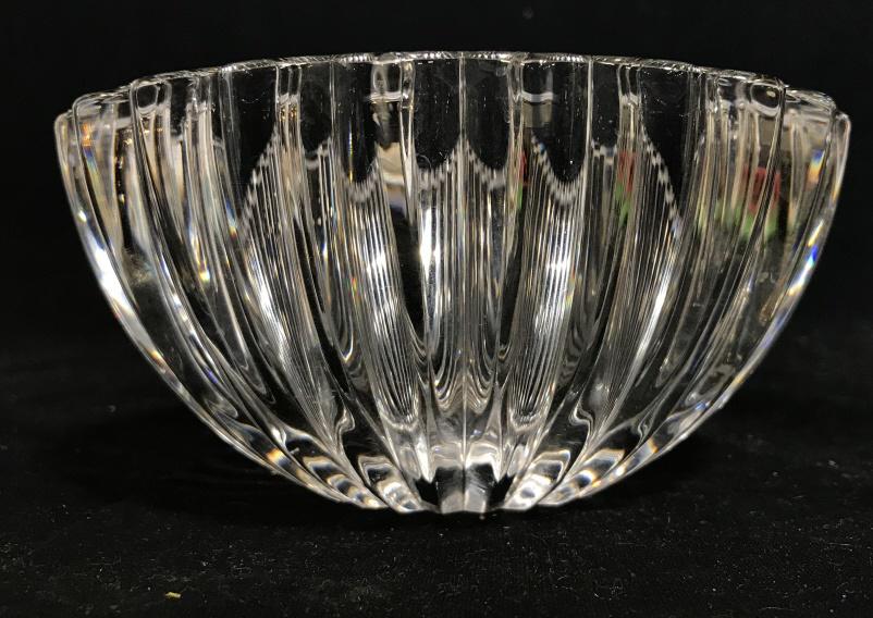 Tiffany & Co Heart Crystal Bowl: Tiffany & Co Heart Crystal Bowl, Fluted Crystal Bowl with heart chain on the rim, acid etched on underside Tiffany & Co, measures approximately 6.5 inches in diameter x 3 inches tall, no condition iss