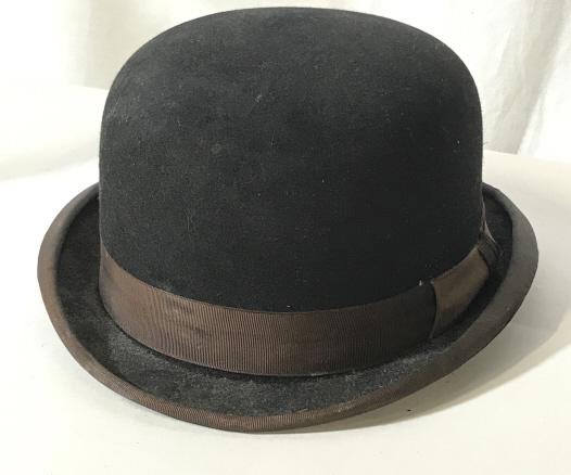Smith Worthington Vintage Bowler Hat: Black Felt, lightweight, bowler hat. Traditional ‘Hatter’ out of Hartford, Ct. Int. smooth brown leather, adjustable fitting string, labeled ‘ Smith Worthington Saddler Company’ with Horse Emb