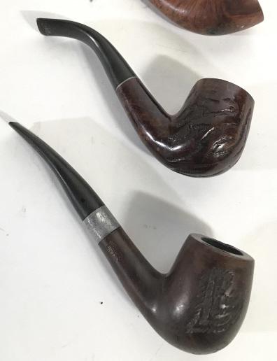 Lot 4 Vintage Carved Wooden Pipes: Lot includes 4 carved wooden pipes. Each appear to be vintage. Largest piece measures approx 6 inches long 2 inches tall, 1.25 inches wide. Pipes, tobacco pipes, smoking pipes, herb pipes. smokers acc