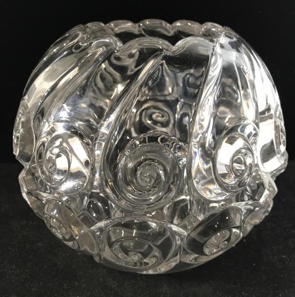 Swirl Detailed Art Glass Vase: Vase has swirl relief detail. Art glass vase, art glass bowl, art glass, vase, glass vase, tableware, decorative arts and accessories, tabletop accessories. Piece measures approx 6.5 inches tall 7 inc