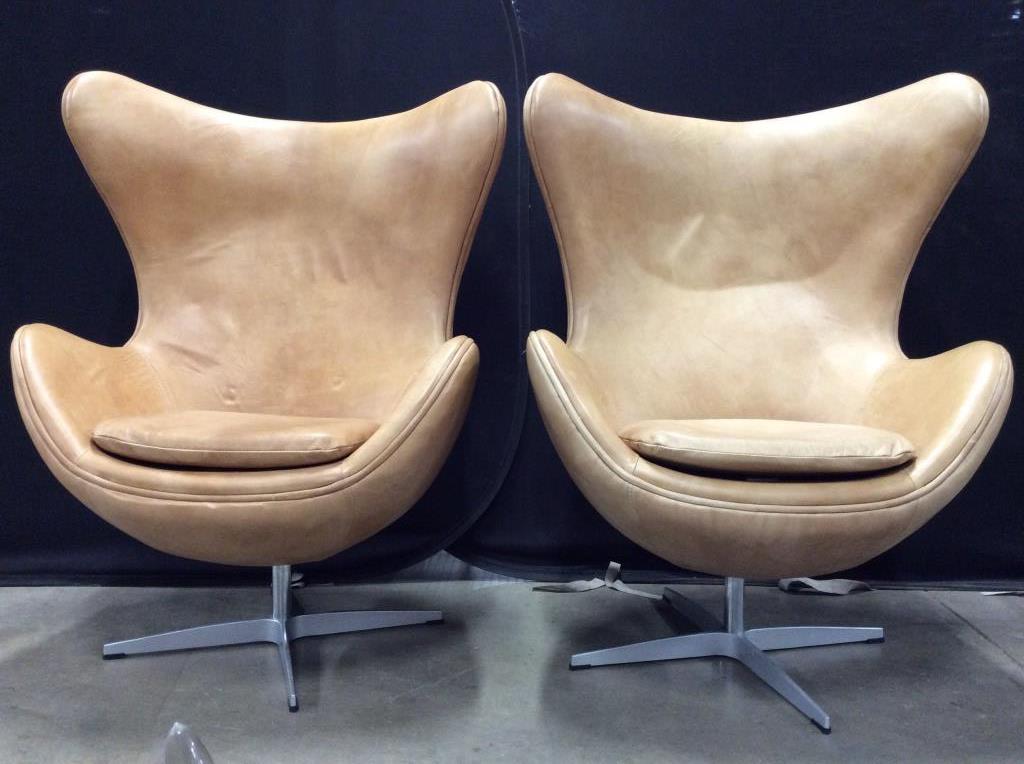 Pr ANDREW MARTIN , ARNE Jacobsen Egg Chairs: Attributedto Arne Jacobsen, MCM Chairs, Andrew Martiin Designer Luxury Designer Chairs, purchased from NYC D and D Building, Chairs Pair beige toned leather Arne Jacobsen style Egg Chairs. Luxury chai