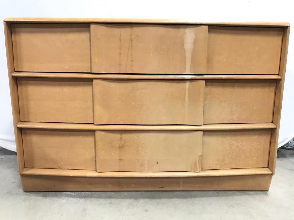 HEYWOOD WAKEFIELD Sculptura Dresser In Champagne: Mid-Century Modern lowboy dresser by Heywood Wakefield offers birch construction in Champagne finish, mid-20th century. Piece is marked HEYWOOD WAKEFIELD inside top left drawer. Mid century modern, mi