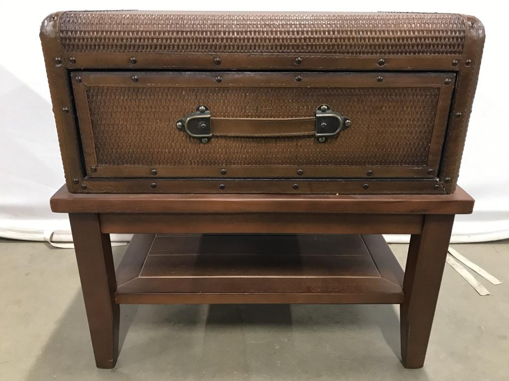 COASTER CO OF AMERICA Suitcase Side Table: Tag on underside of piece reads COASTER CO OF AMERICA. Top of side table resembles shape of suitcase. Piece is brown toned. Contains gold toned metal handles. Piece has 1 drawer with handle. Side tabl