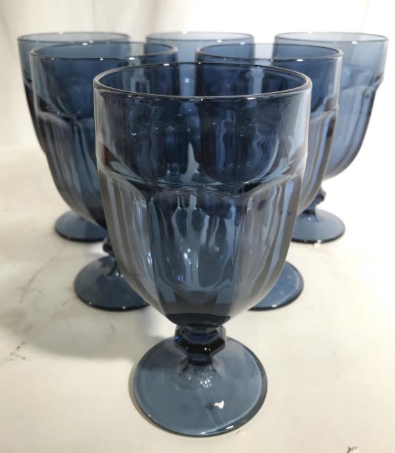 Set 6 Artglass Stemware Vessels: Lot includes 6 beverage glassses. Each have a navy tone. Beverage wear, barware Stemware, wine glasses, beverage glasses. ice cream vessels, dessert cups, Pieces measure approx 7 inches tall 3.5 inche
