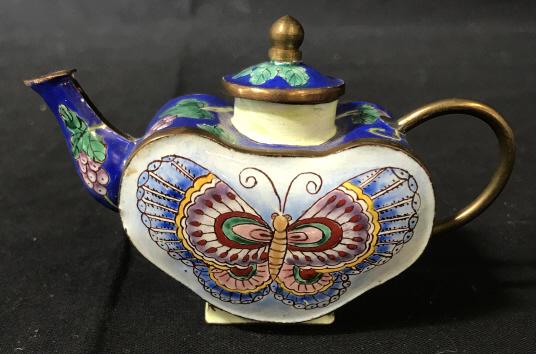 Hand Painted Vintage Enamelware Tea Pot Figural: This is a hand painted enamelware tea kettle, the piece is vintage, possibly antique. The piece is crafted from brass. The piece is colored in navy blue, lime green and powder blue tones. The piece is