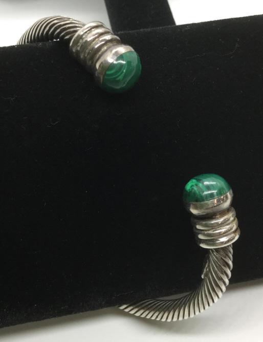 Silver David Yurman Cable Style Malachite Cap: MEXICAN Sterling silver cable bracelet, malachite caps, app 10 mm. In the style of David Yurman. On silver plaque, Bracelet is stamped 925 and READS MEXICO. App 4 -5 mm wide, natural stone malachite b