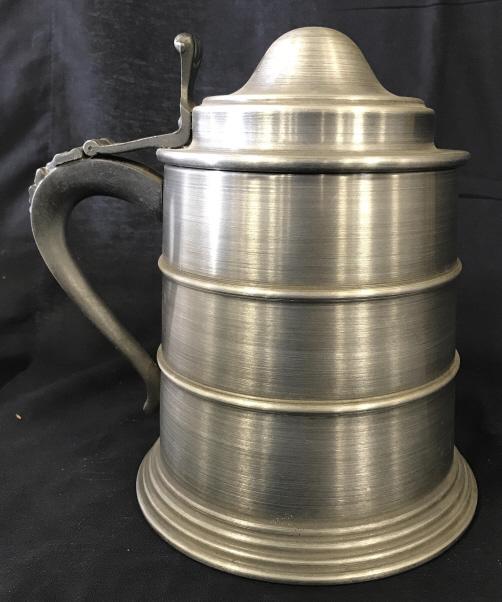 SEYMOUR MANN Pewter Stein Icebucket, Italy: This is a Pewter icebucket, the piece comes from SEYMOUR MANN, and is made in Italy. The piece is Possibly Vintage. The piece is fashioned to resemble a Pewter stein. The piece measures approx 9.3 inc