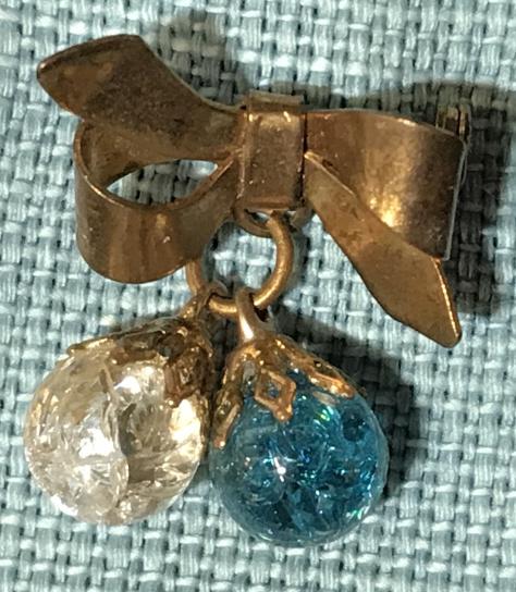 Assortment Vintage Jewelry, Accessories: Lot 11. Vintage Pierced hand fan. Leather Bracelet Band with name SUZANNE, snaps, 7 in. Lot 6 mid century vintage pins, some with glass or Rhinestone accents. Mid Century screw back earrings, flower w