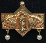 Antique Gold Filled Brooch Pin, Fashion Jewelry: No hallmarks noted. Reticulated designs of acanthus leaves and swirl textures, pearl style costume beads and cabochons, some wear and discoloration, measures approx 1 in by 1 1/8 in. antique estate je