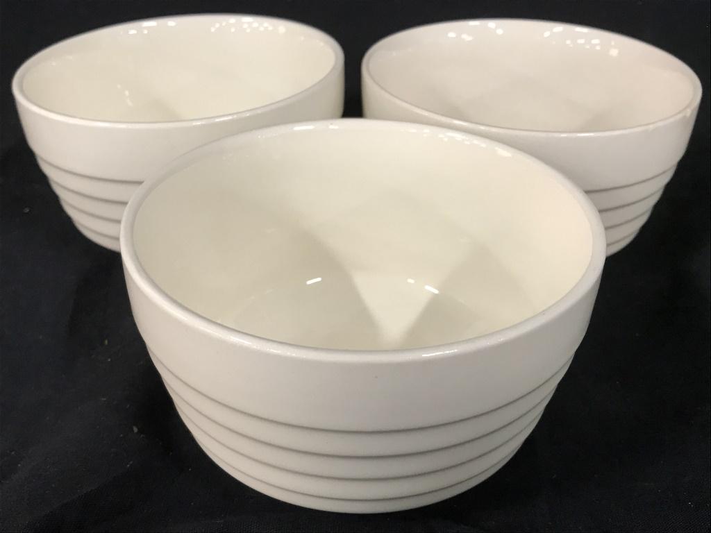 Lot 4 Cream Toned Porcelain Bowls: Bowls are cream toned & porcelain. Each piece measures approx 5 inches wide 3 inches tall. Some pieces have minor chips. porcleain, tableware, decorative arts and accessories, serving dishes, 6