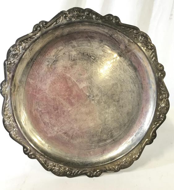 Silver toned Rose Rim Repoussé Platter: Lightweight tray, center etched scroll & flower design. 11.5 in diameter. Possibly used as a letter/ correspondence serving tray or for tableware set. Metal discoloration & surface scratches. Hollowwa