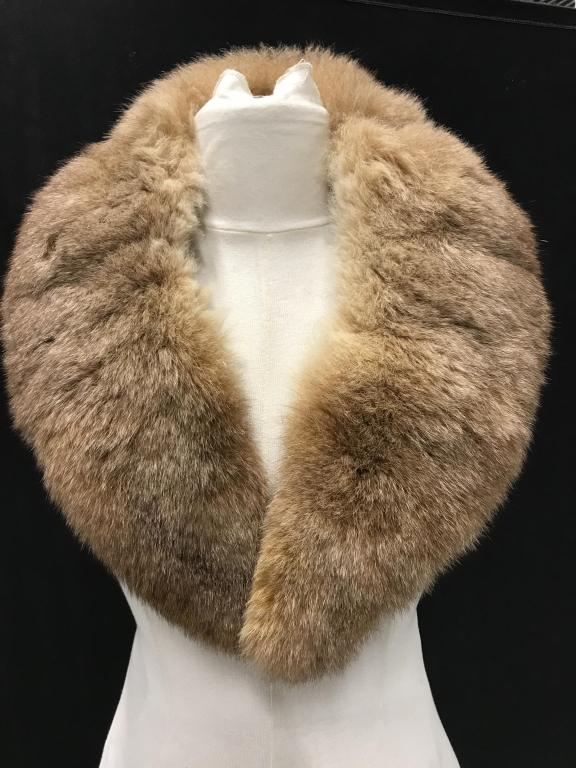 Fox Fur Coat Shawl Collar Scarf Drape: Fox fur shawl color, light brownish -red. App 36 in long, 5.5 in wide (with extended fur hairs). Hook and loop closure. Very well made. Lined underside. No lining or fur issues. Fur, Fox Neck Collar, 