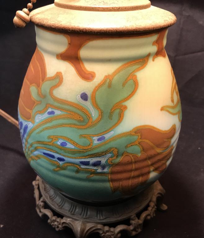 Vintage Ceramic Victorian Style Accent Lamp: Table lamp with shade, pull chain on/ off, fleur de lis Style finial, Painted studio ceramic pedestal, intricate Victorian Pierced Metal Footed base. Need rewiring, wires exposed near base, old cord. 