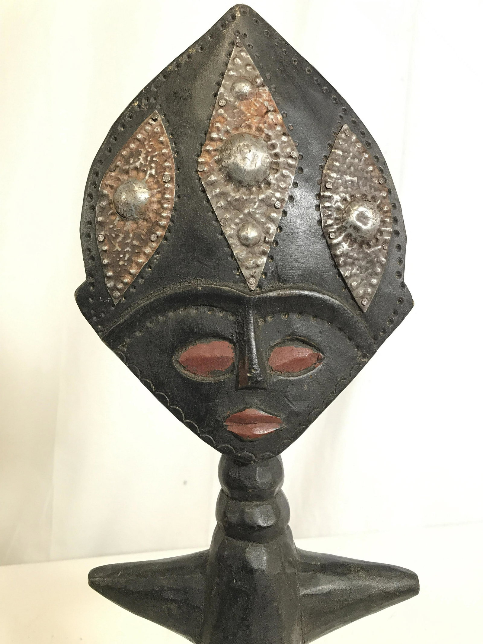 Vintage Carved Wooden African Sculpture: Sculpture in wooden. Piece appears to be vintage POSSIBLY antique. Piece appears to be hand crafted & hand carve. Tag on underside reads HANDCRAFTED IN GHANA. Piece measures approximately 18.5 inches 