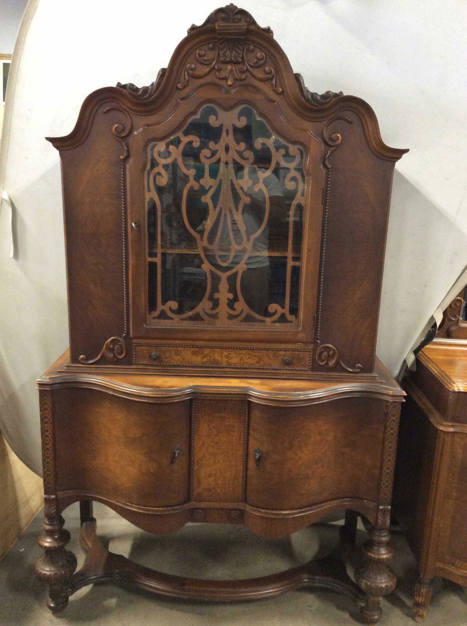 Gettysburg Furniture Antique China Cabinet