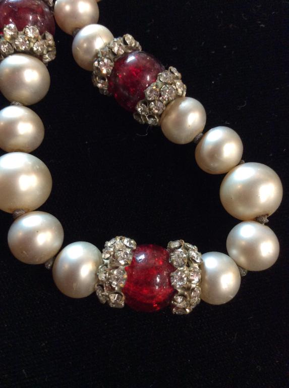 Vintage Pearlescent Beaded Necklace & Bracelet: Jewelry set with matching necklace and bracelet. Pearl style beads, rhinestone accents and re toned composite material beads, choker necklace, vintage necklace Measures approx 6 in long. Women’s vin
