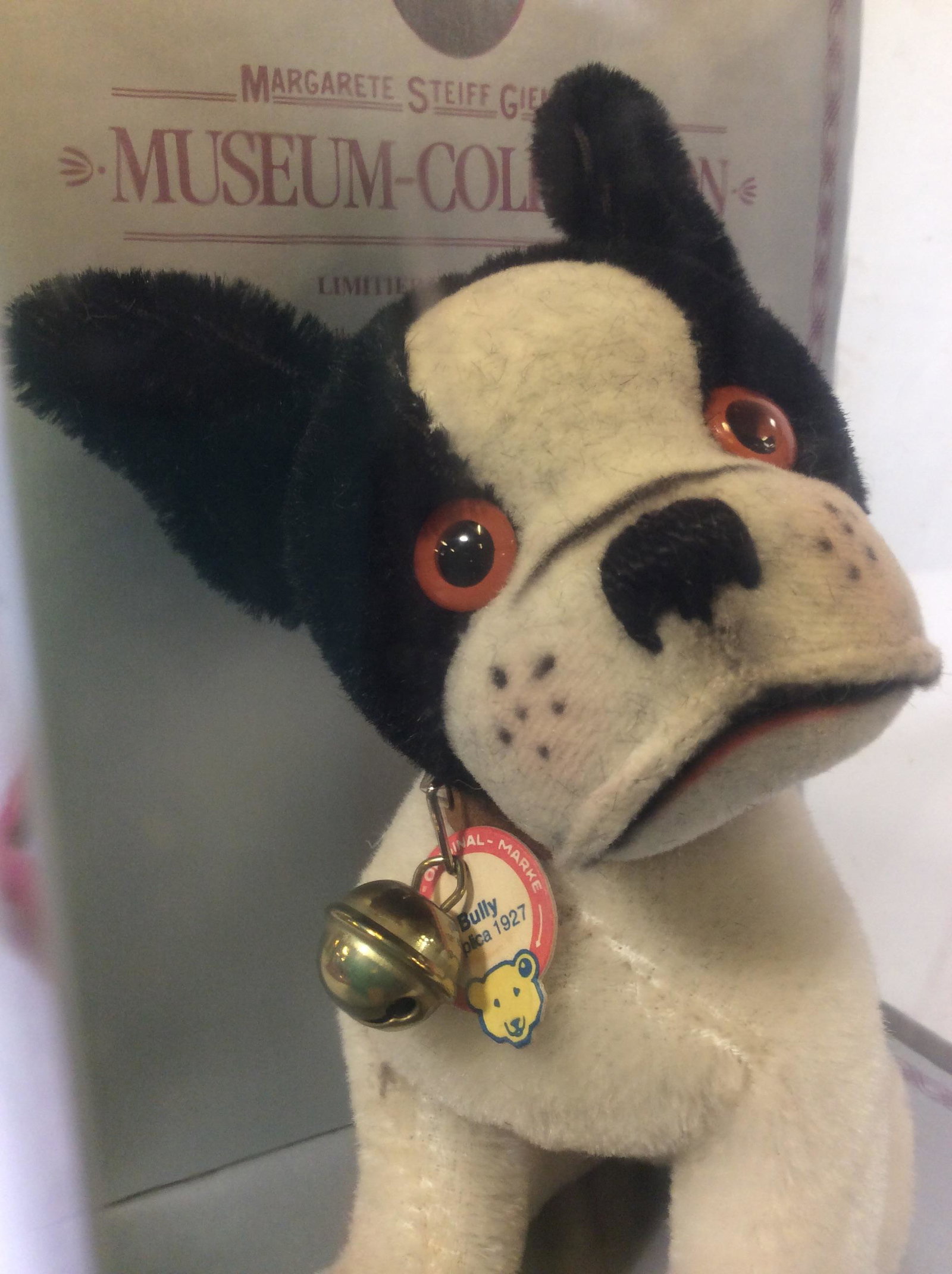 Vintage Limited Edition Steiff Bully Dog in Box: Vintage Limited Edition Margarete Steiff Giegen Brenz Museum Collection Bully Dog in Original Box, replica of original 1927 bully dog with signature Steiff button ear. On reverse of box marked with ID