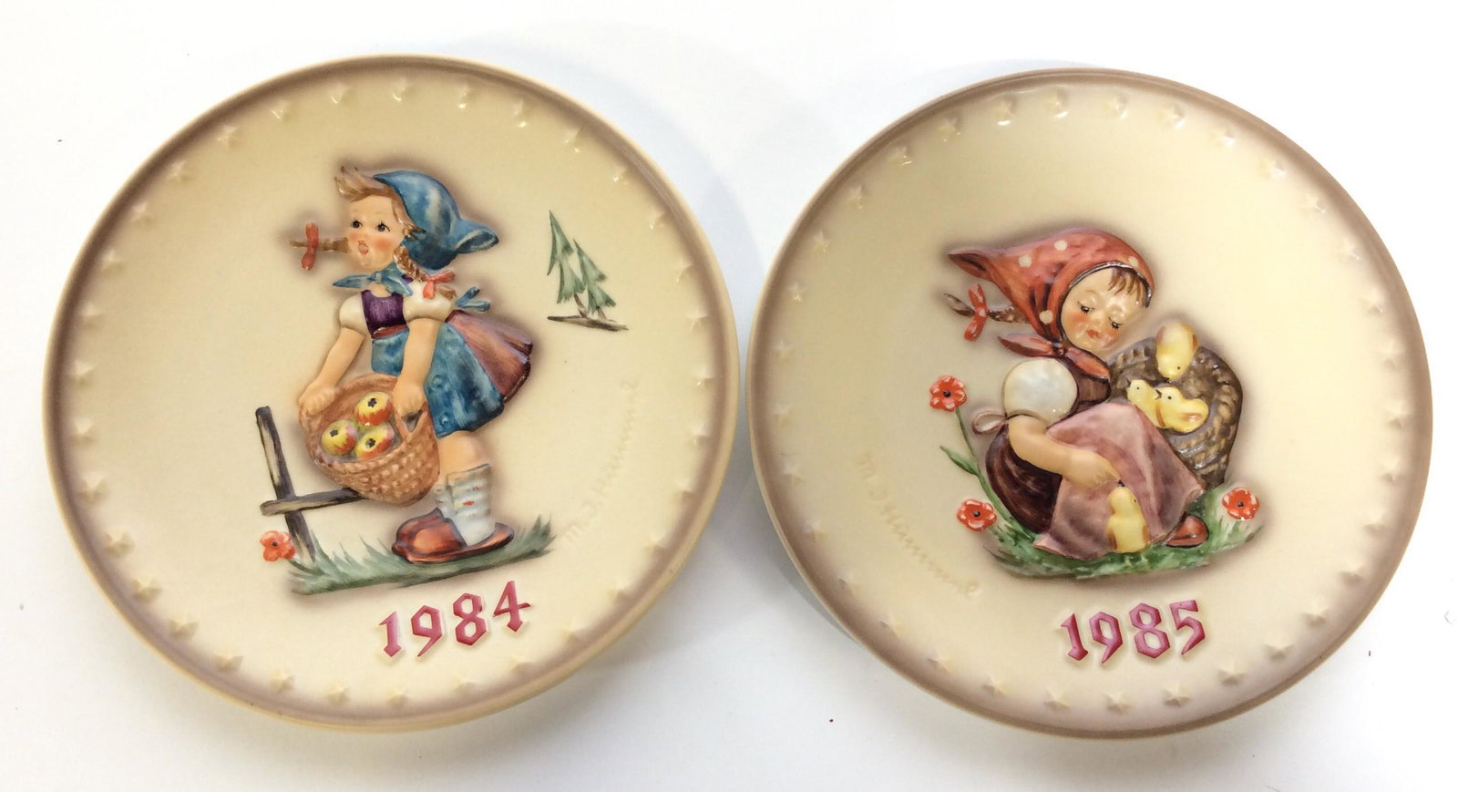 Set 9 Vintage M. J. Hummel Annual Plates: Set 9 Vintage M. J. Hummel Hand Painted Annual Collector Plates 1972-1985. Authentic Hummel Collector's Plates in a bas-relief design, each with a hand painted Figural and stars on the rim. Plates ran
