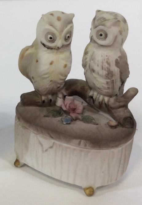 Set 2 Owl Figurals Collectibles: Set 2 Owl Figurals. White Porcelain owl measures approximately 5 inches tall x 3 inches wide. No condition issues noted. Owl Ceramic Figurine Statue Trinket Box w/Lid measures approximately 4 inches t