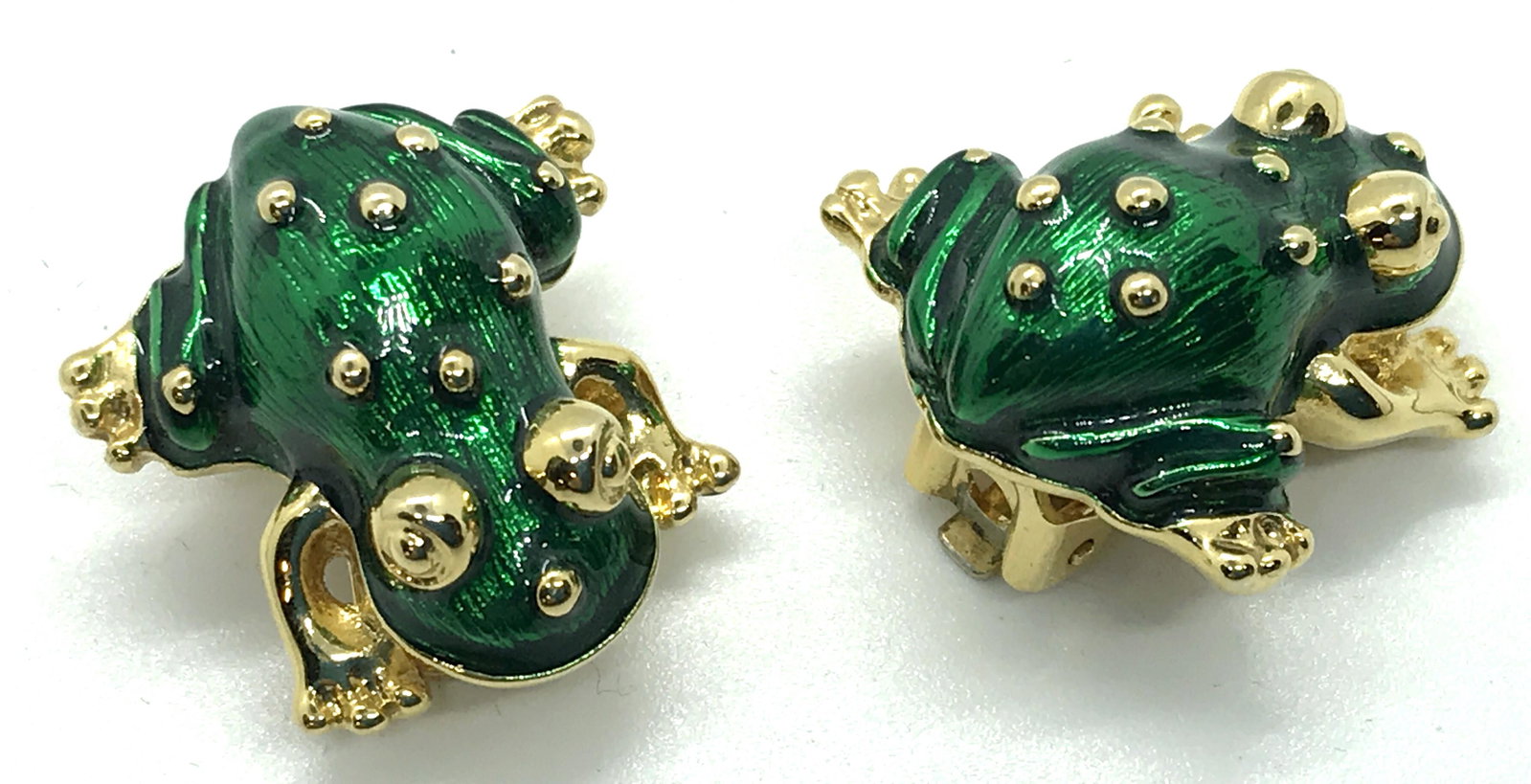 Kenneth Jay Lane Enameled Frog Ear clips: SIGNED clip on earrings, reads KJL w/ copyright symbol on clasp. 1 in. long. Shiny gold tone metal, bright green enameled surface. Frogs, Earrings, non pierced earrings, Luxury Designer Jewelry, KJL f