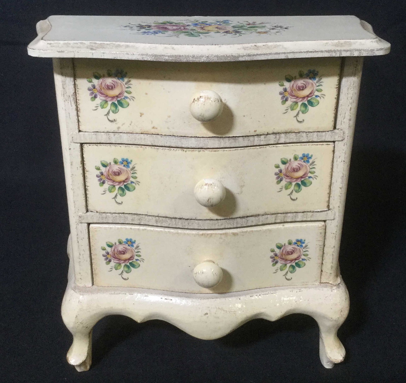 Vintage Wooden Jewelry Box, Italy: This is a vintage wooden jewelry box, the piece is crafted in Italy and is decorated with floral prints. The piece is cream colored. A descriptive label can be found on the pieces underside, the label