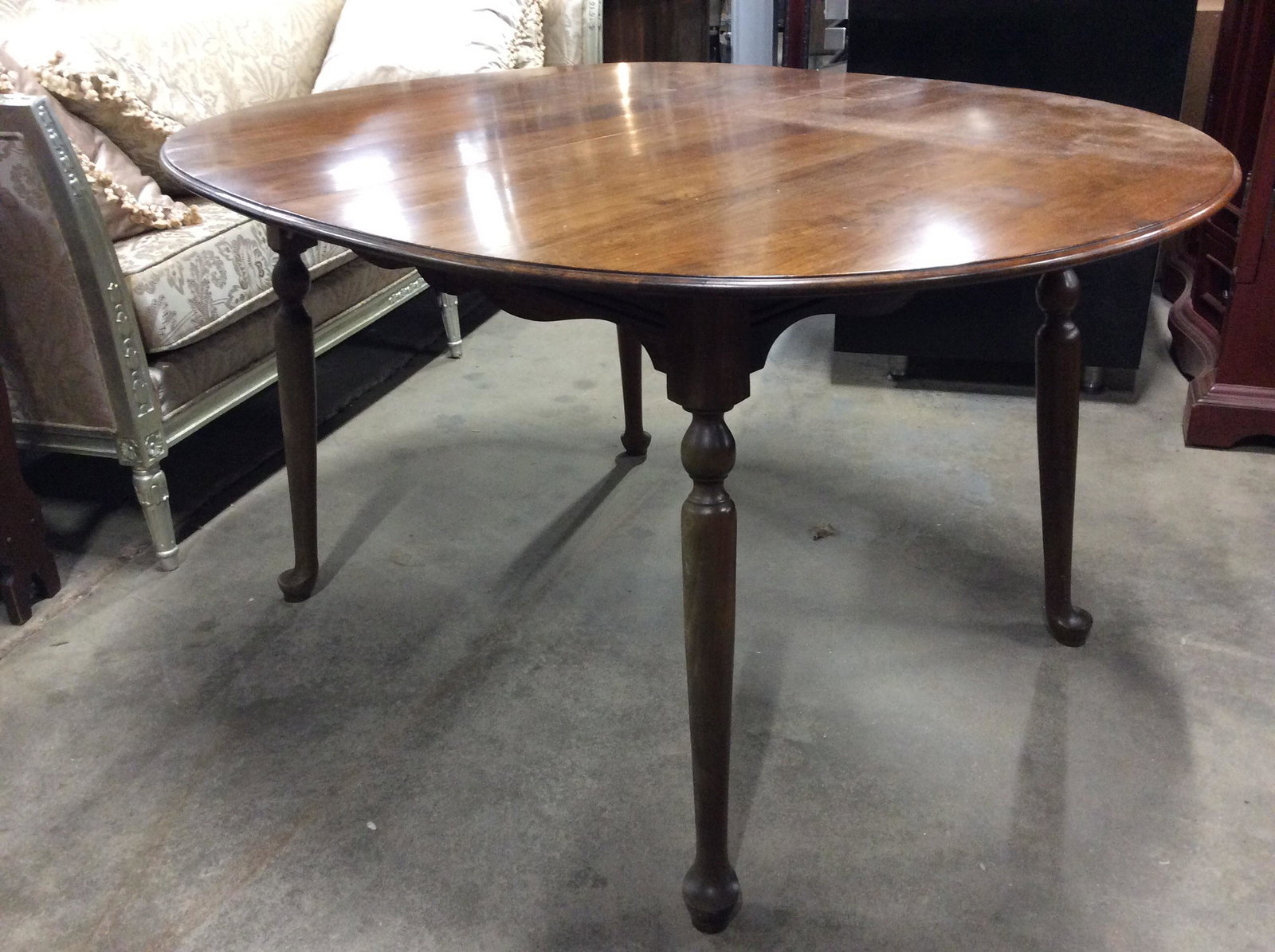 Vintage Carved Wooden Cabriole Leg Dining Table: Dining table is wooden. Piece appears to be vintage. Table has Cabriole style legs. Piece includes 2 Leafs. Table appears to require screw driver to open. Piece has carved wooden detail. Table measure