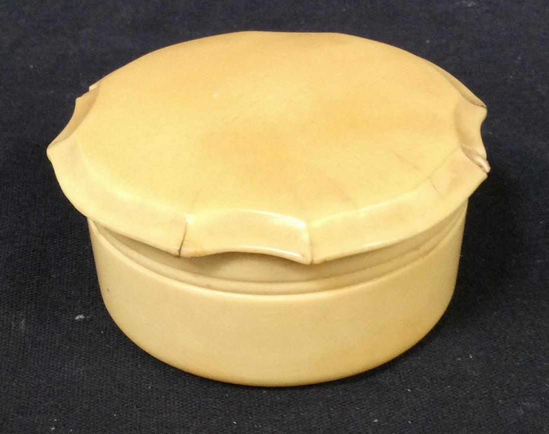 Vintage Celluloid Pyralin DuBarry Trinket: Box Vintage Celluloid Pyralin DuBarry Trinket Jewelry/Trinket Box with Pyralin DuBarry insignia on the underside. Slight damage due to age and use. Measures approximately 3 inches in diameter x 1.5 in