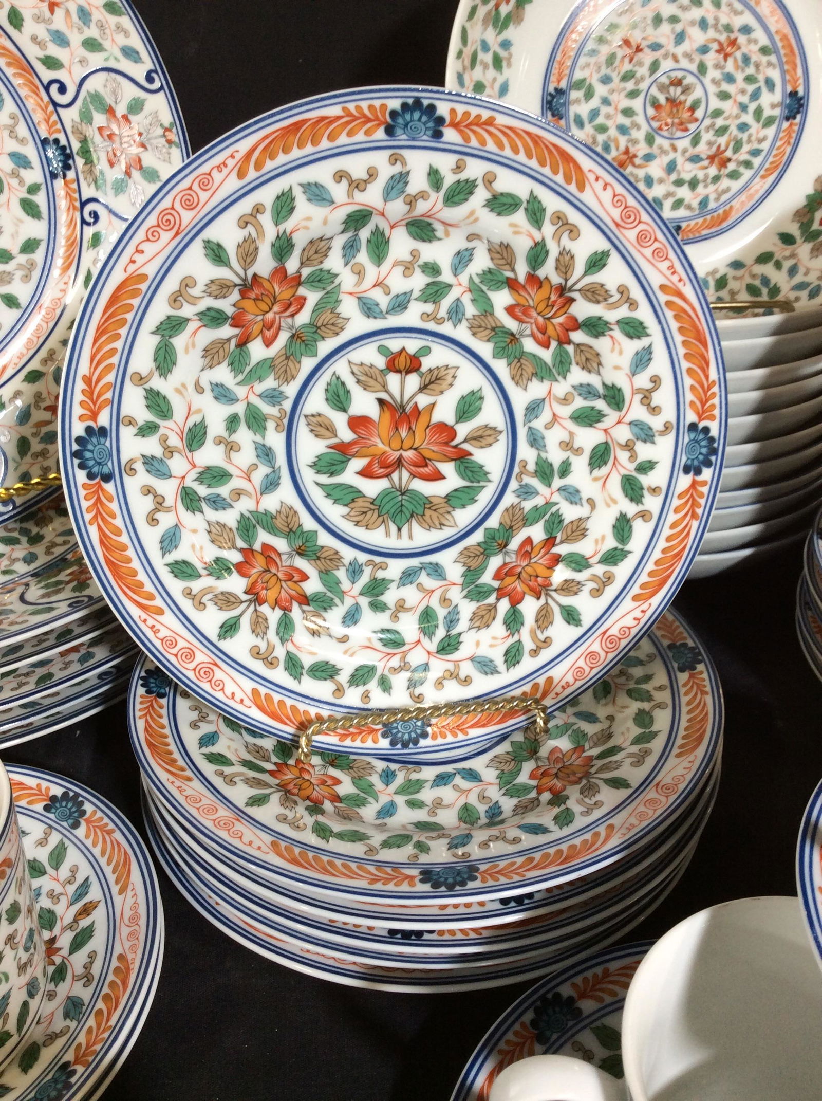 Set 60 Imari Blossoms By Georges Briard Dishes: Vintage Set of 60, service for 12, of the Imari Blossoms Pattern By George’s Briard, a reproduction of Japanese porcelain from 1800’s. Briard was a designer in the 50’s, 60’s, 70’s. 12 dinne