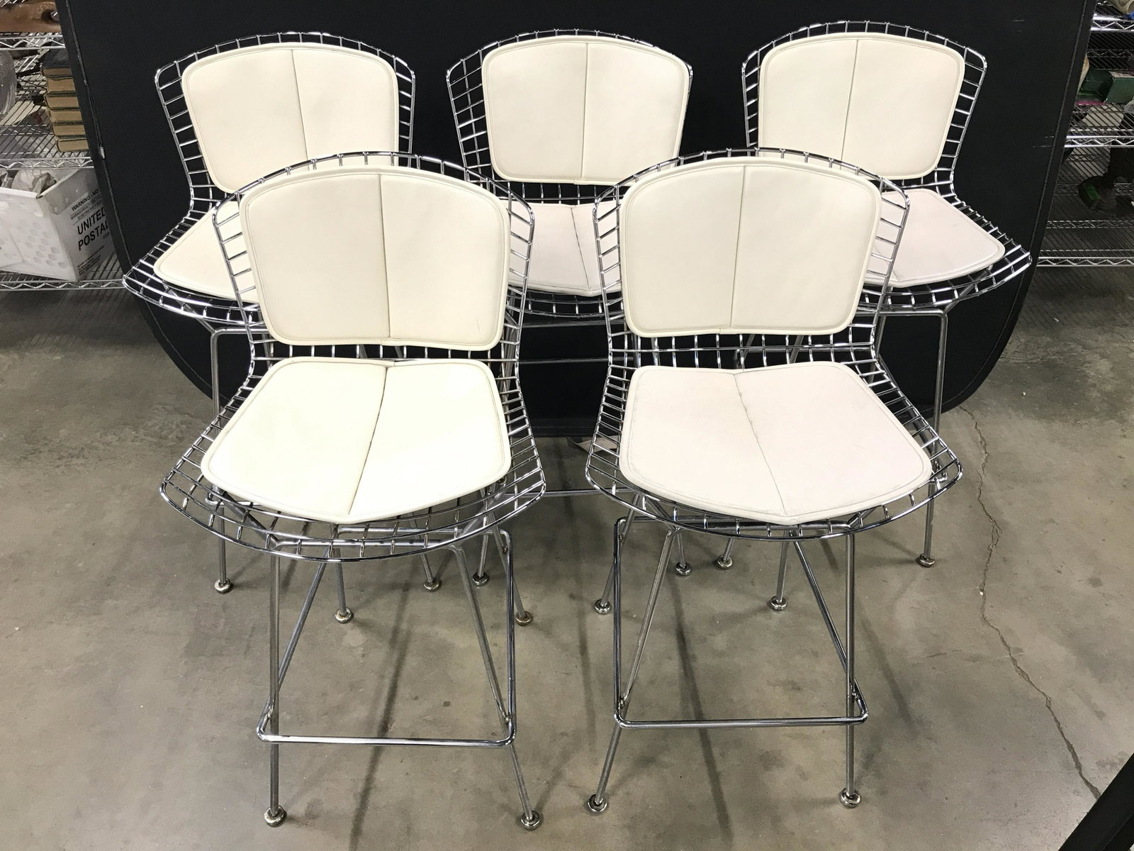 Set 5 MCM KNOLL BERTOIA Barstool W Seat Cushion: Lot includes 5 barstools. Each are silver toned & Metal. Each includes cream toned seat cushions. Each seat cushion appears to Possibly be leather. Knoll barstools, knoll Furniture, knoll BERTOIA, kno