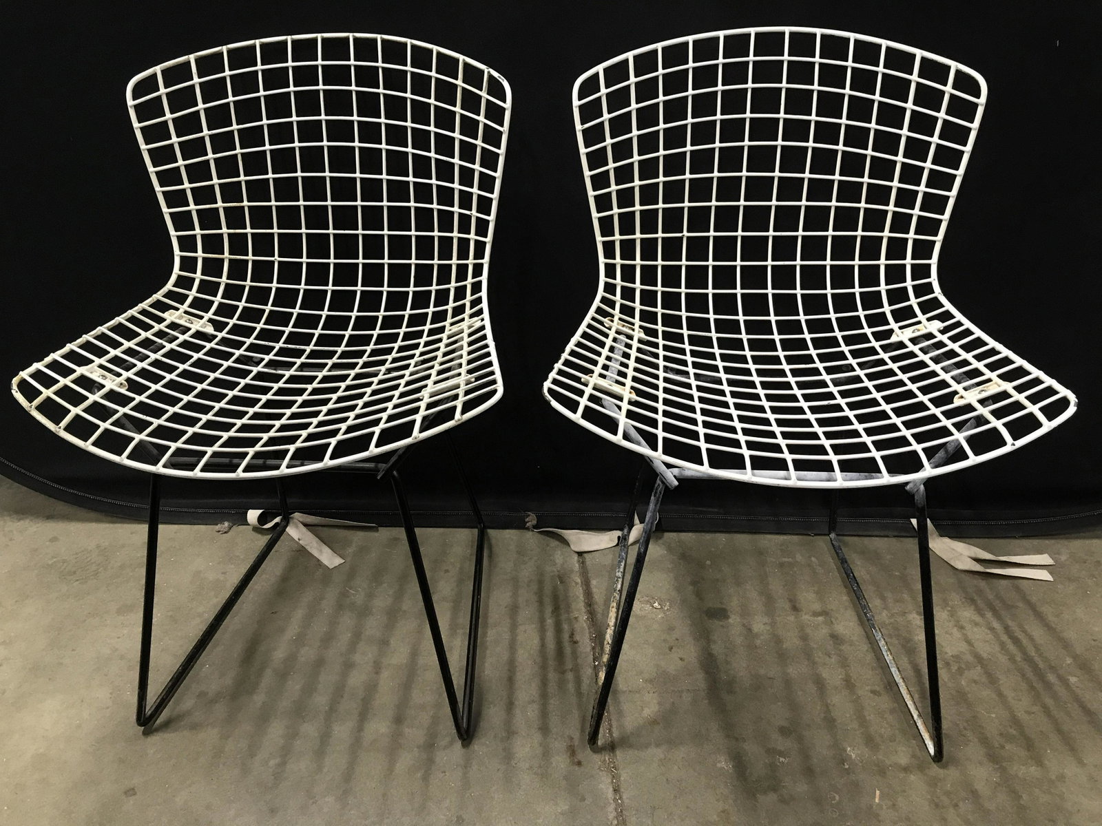 Pair MCM KNOLL BERTOIA Metal Side Chairs: Lot includes 2 KNOLL BERTOIA chairs. Each have cream toned seats & Black Toned bases. Side chairs, metal chairs, metal side chairs, knoll chairs, knoll BERTOIA Chairs. MCM retor, industrial modern, mi