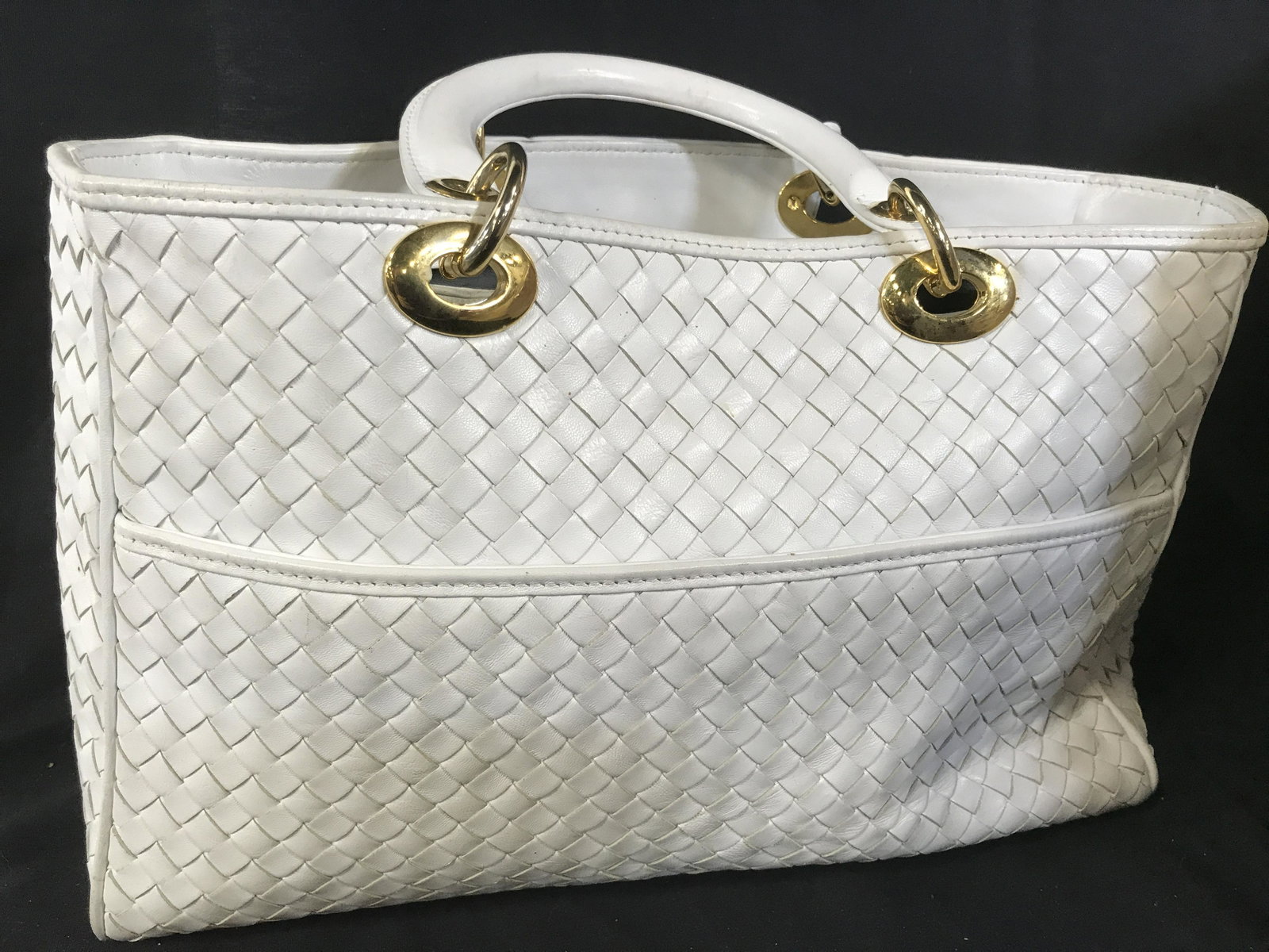 Lederer White Italian Leather Handbag w/ Cover: Latticework Leather Design luxe handbag, made in Italy, All leather. Interior black leather lined. 9 x 13 in. App 4 in. wide. Exterior pouch pockets with shape closure. Handle hangs app 4 in. Gold ton