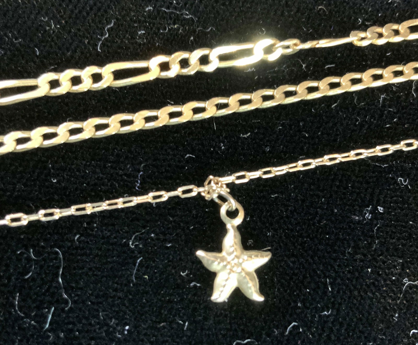 Lot 3 Gold Chain Bracelets,Anklets, necklace 6.7G: 14k, 18k gold necklaces, 6.7 total grams Three gold link bracelets one with starfish charm, measurements are 10 inches.9.5 inches and 9 inches, total weight 6.7 grams, starfish and chain marked 14k It