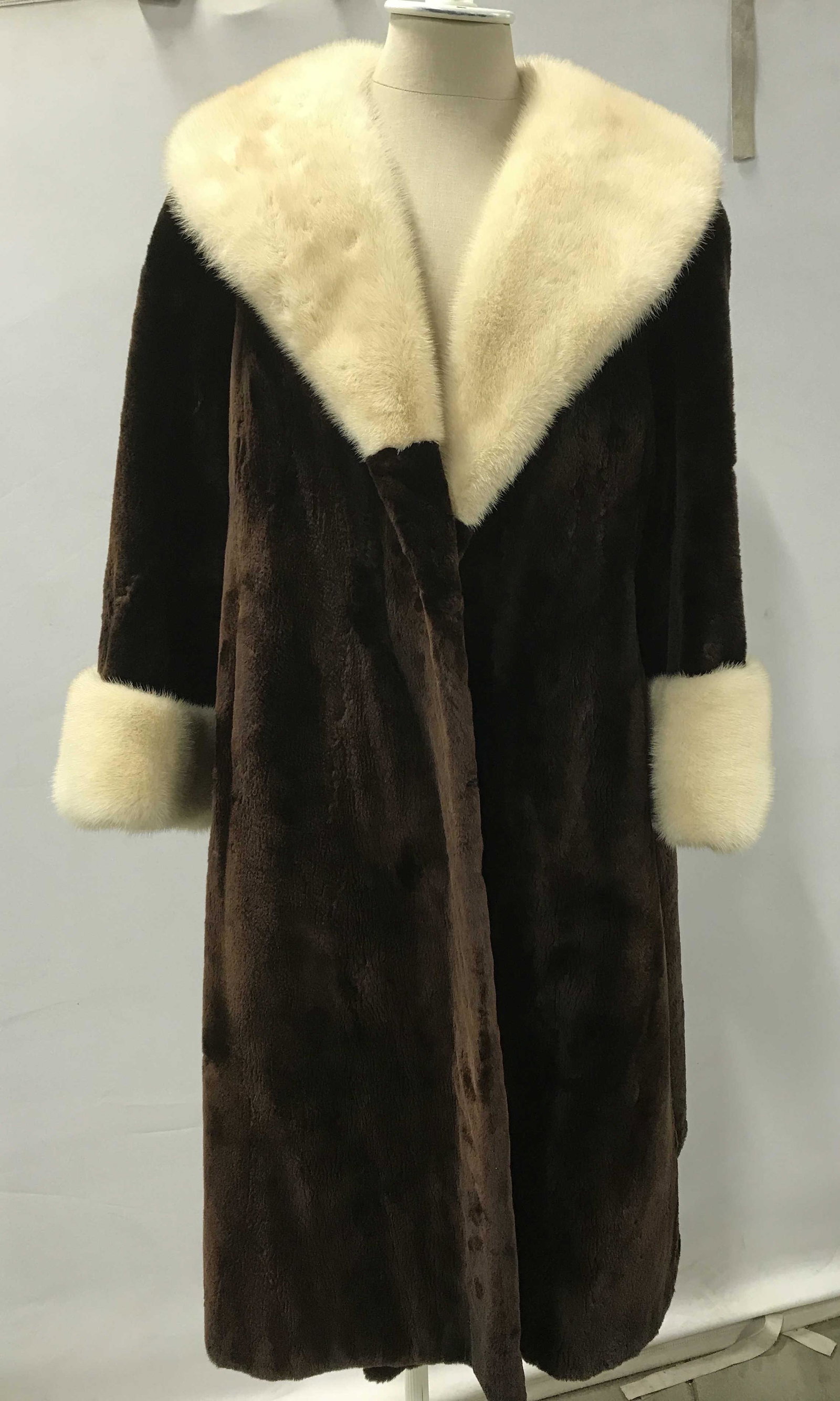 REICHBIND FURS Vintage Fur Coat: Elegant chocolate and cream toned Reichbind fur jacket with floral embroidery on the interior and hidden pockets. Made in Orange, Connecticut. Fits size medium. Fur coat, fur jacket, vintage fur, vint