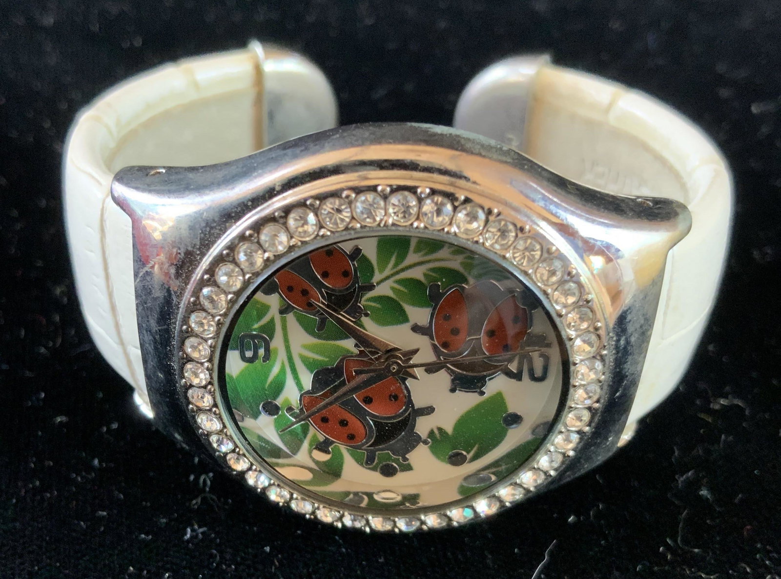 Vintage Lady Bug Leather Bracelet Watch: Oversized watch face lady bug design, crystal bevel, stainless steel back, leather cuff bracelet, face measures diameter 1.5 inches inside diameter app 2,25 inches, vintage jewelry, vintage watch, est