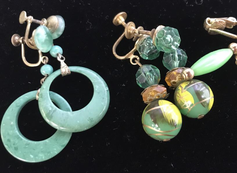 Lot 14, Wearable Jewelry & Accessories, More: Lot consists of 3 bracelets; a silver tone ID bracelet, Glittery Green & Clear Beaded Stretch Bracelet, toggle clasp TATEOSSIAN green & silver tone square beads ( possibly sterling, not marked). 4 bro