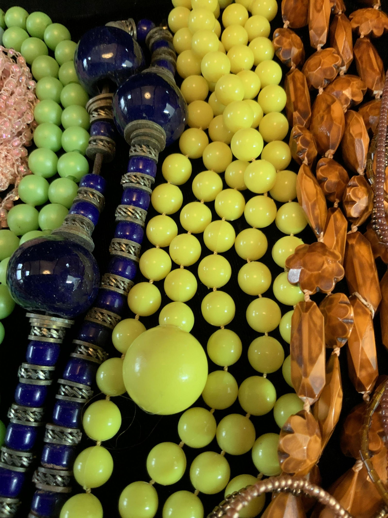 Group Lot Bead Shell Necklaces and more: Vintage jewelry, estate jewelry, group lot necklaces, Shell necklaces, bead necklaces different length and styles, costume jewelry, accessories, fashion jewelry,