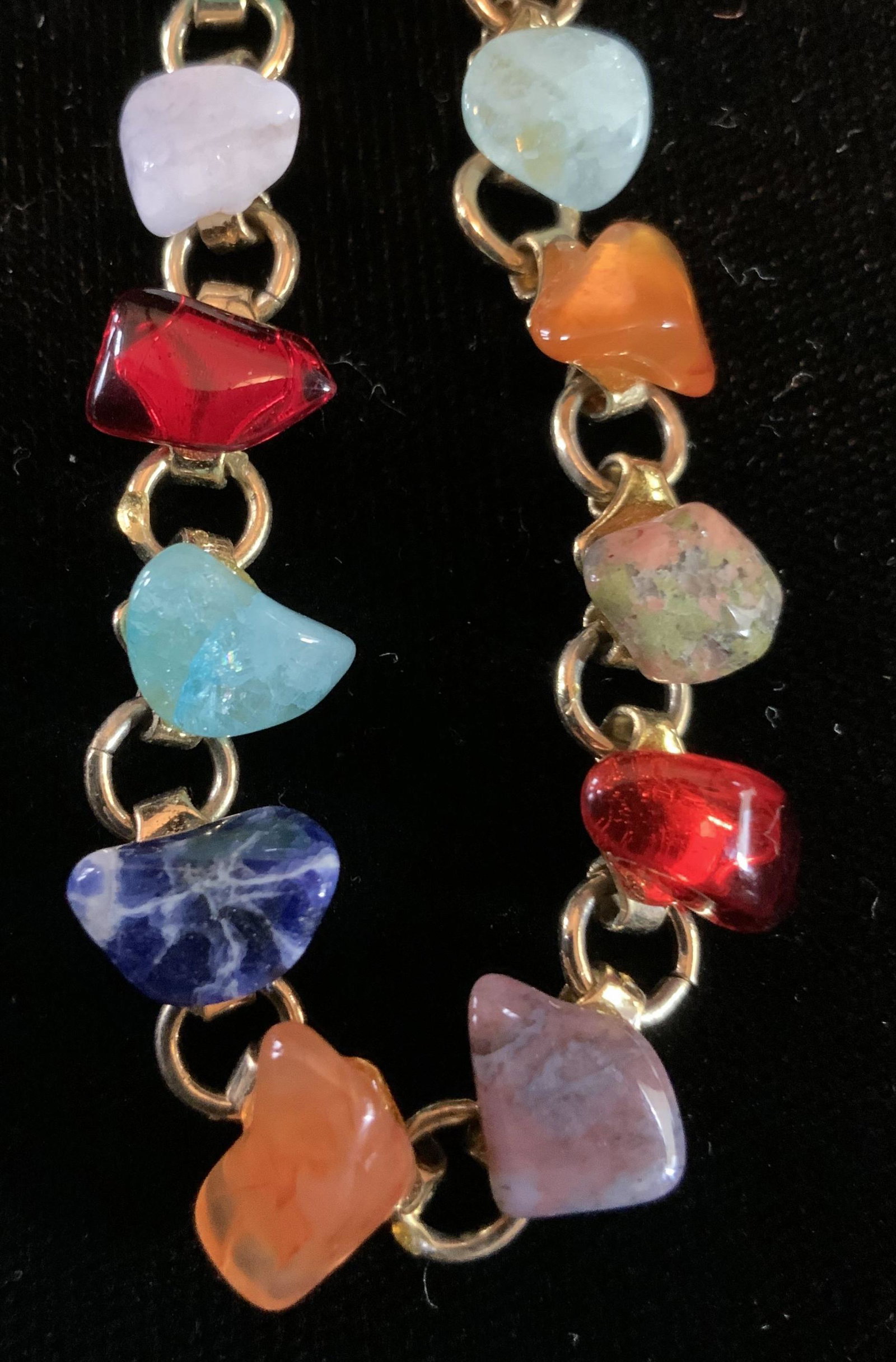 Colored polished stone bracelet: Gold toned chain with colored stones. Vintage jewelry, measures app 7 inches