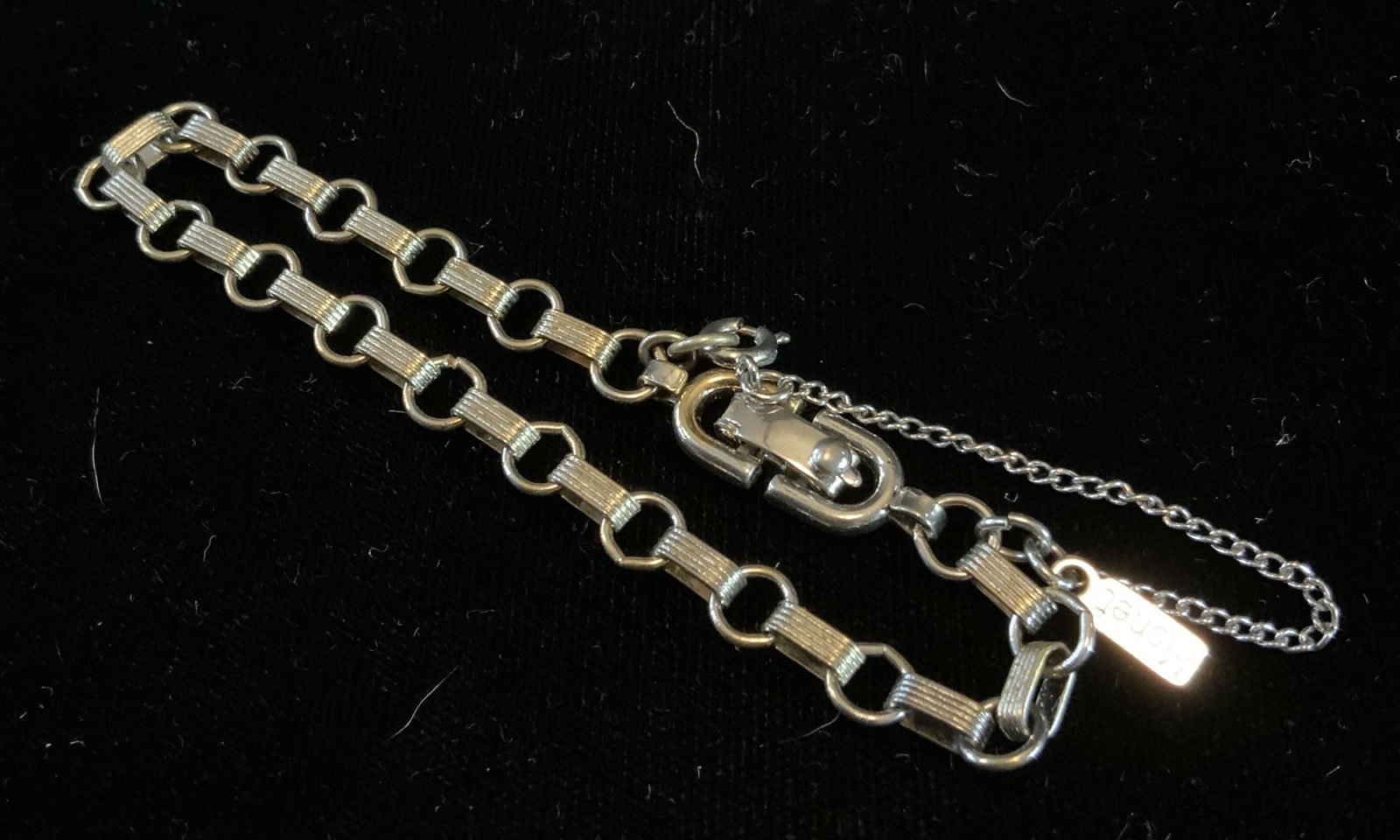 MONET Silver toned Chain Link Bracelet: Vintage bracelet, designer bracelet, costume jewelry, measures app app 7.5 inches