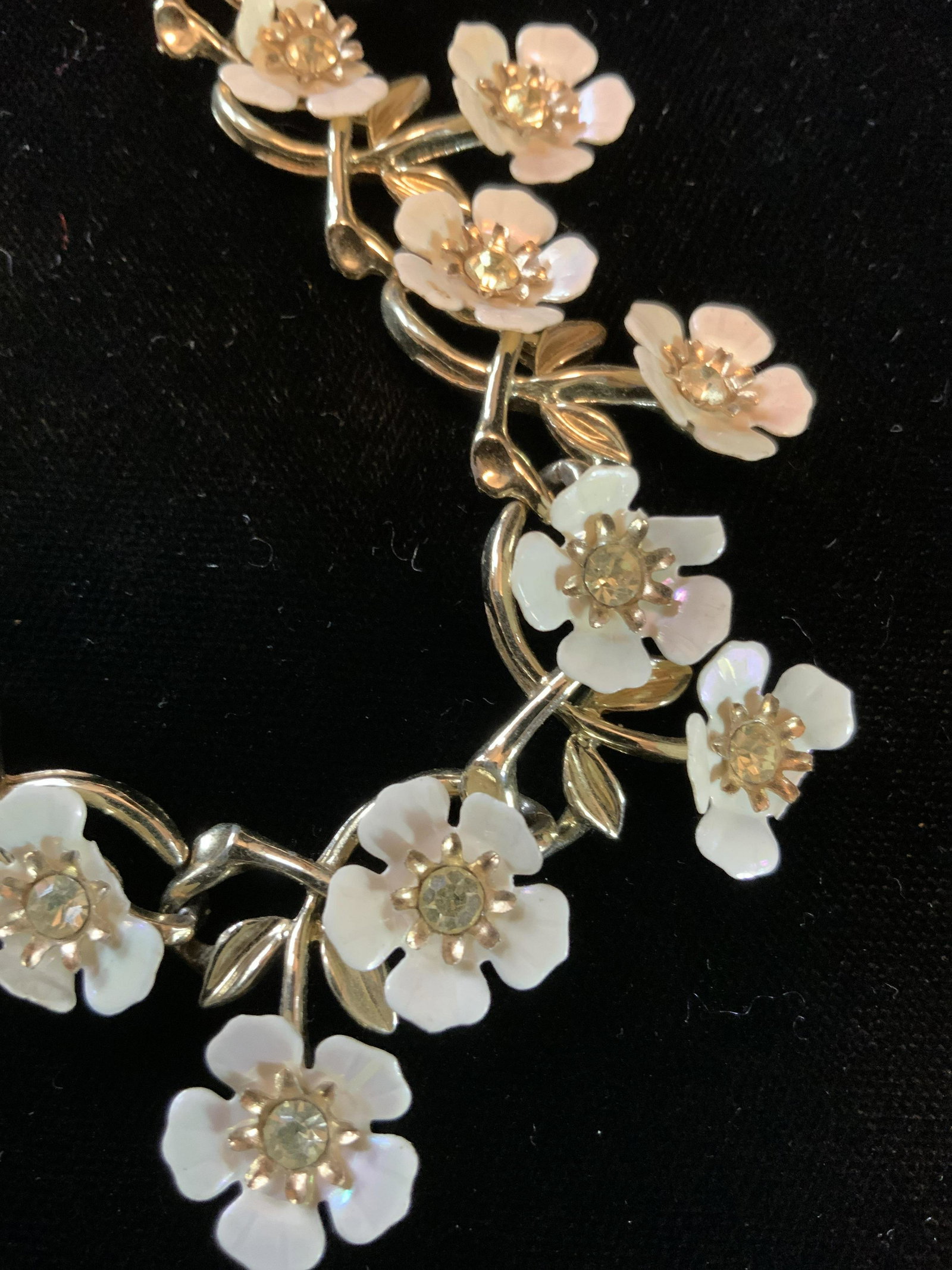 CORO Signed Vintage Daisy Chain Necklace: Vintage estate jewelry, necklace, drop measures app 7.5 inches