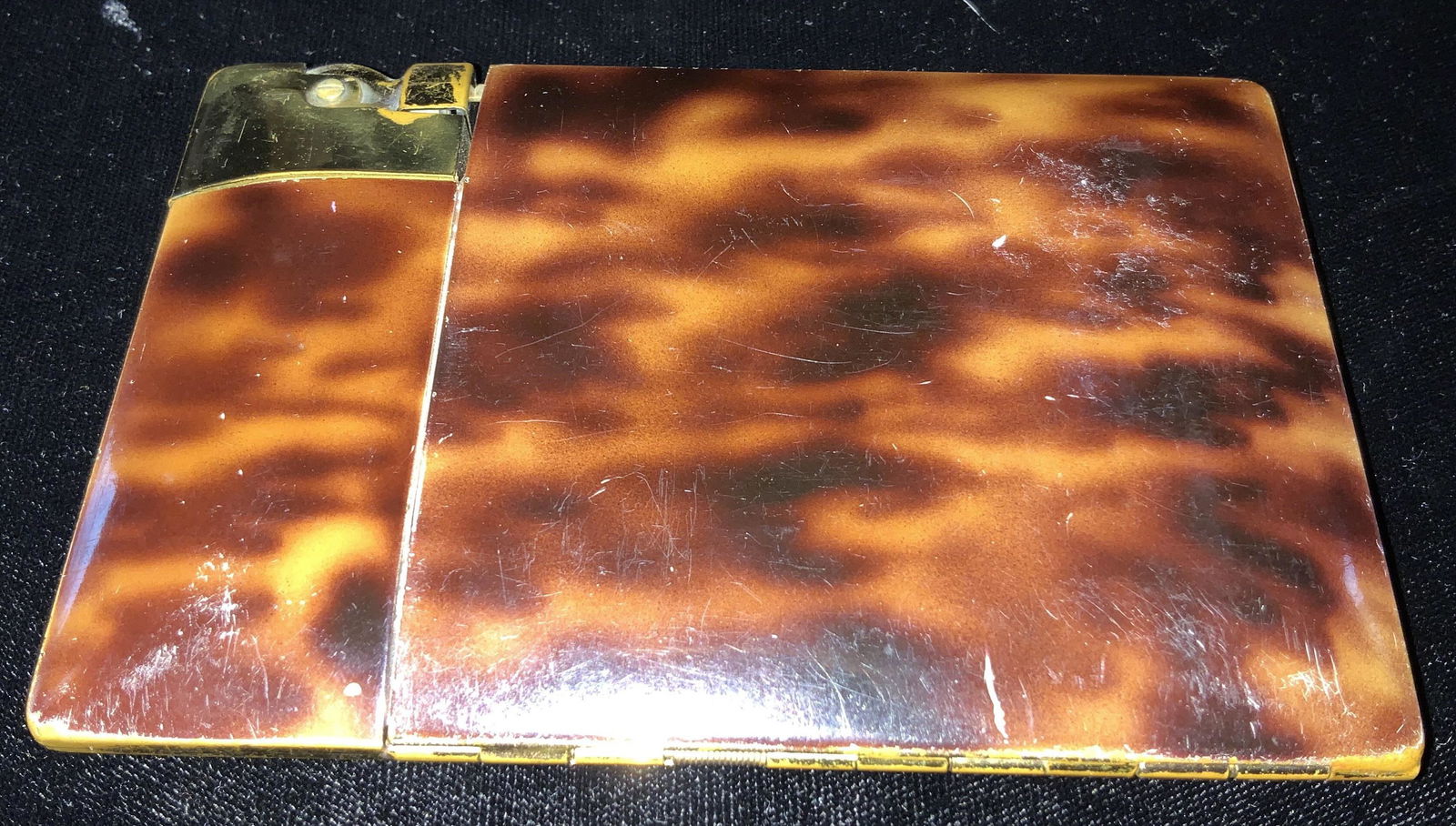 ELGIN Vintage Cigarette case built in Lighter: Built in Lighter , Hard brass case Art Deco case with tortoise shell design exterior coating, opens clam shell style to sectioned cigarette compartment and side with Lighter . Vintage collectible, des