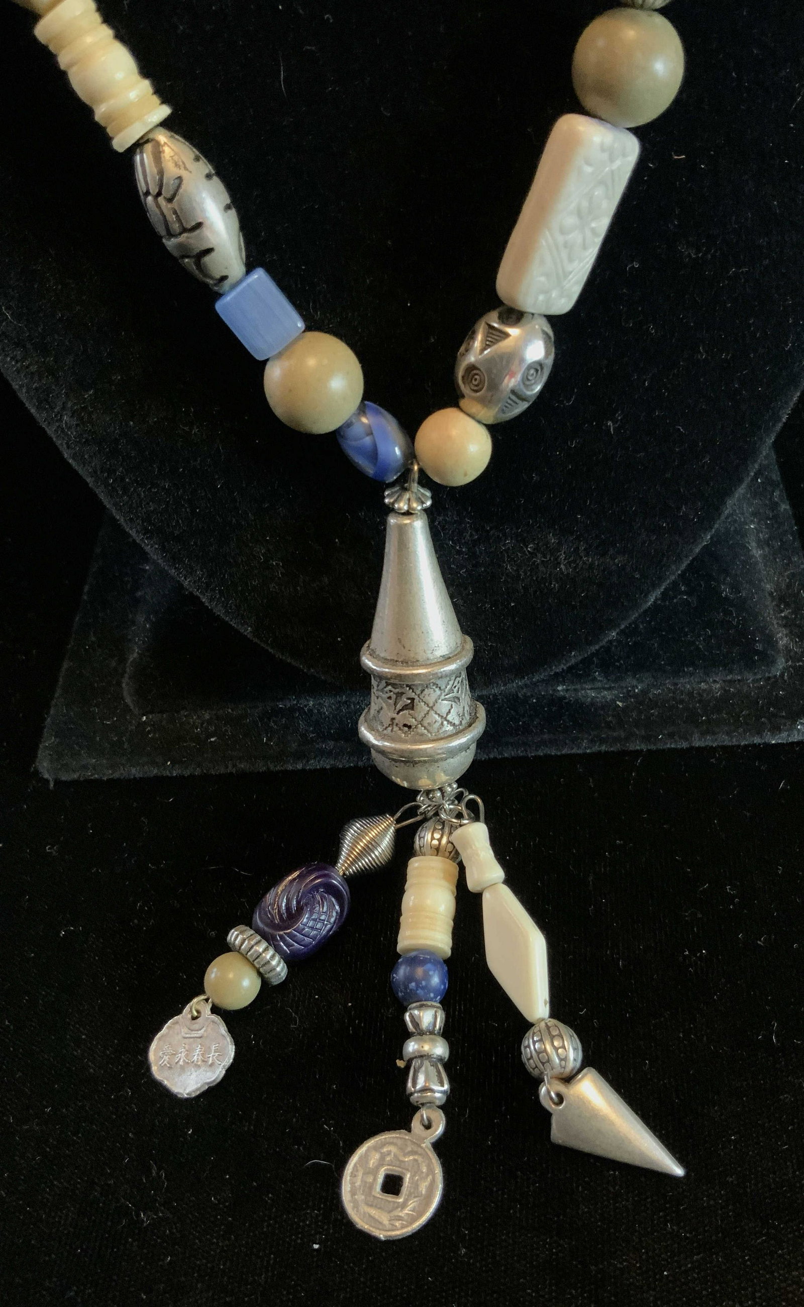 Asian Beaded Pendant Necklace Jewelry: Vintage Asian bead necklace with Silver Accents, tassel style pendant has discs with Asian characters, estate jewelry drop measures app 16 inches fashion accessories, estate costume jewelry