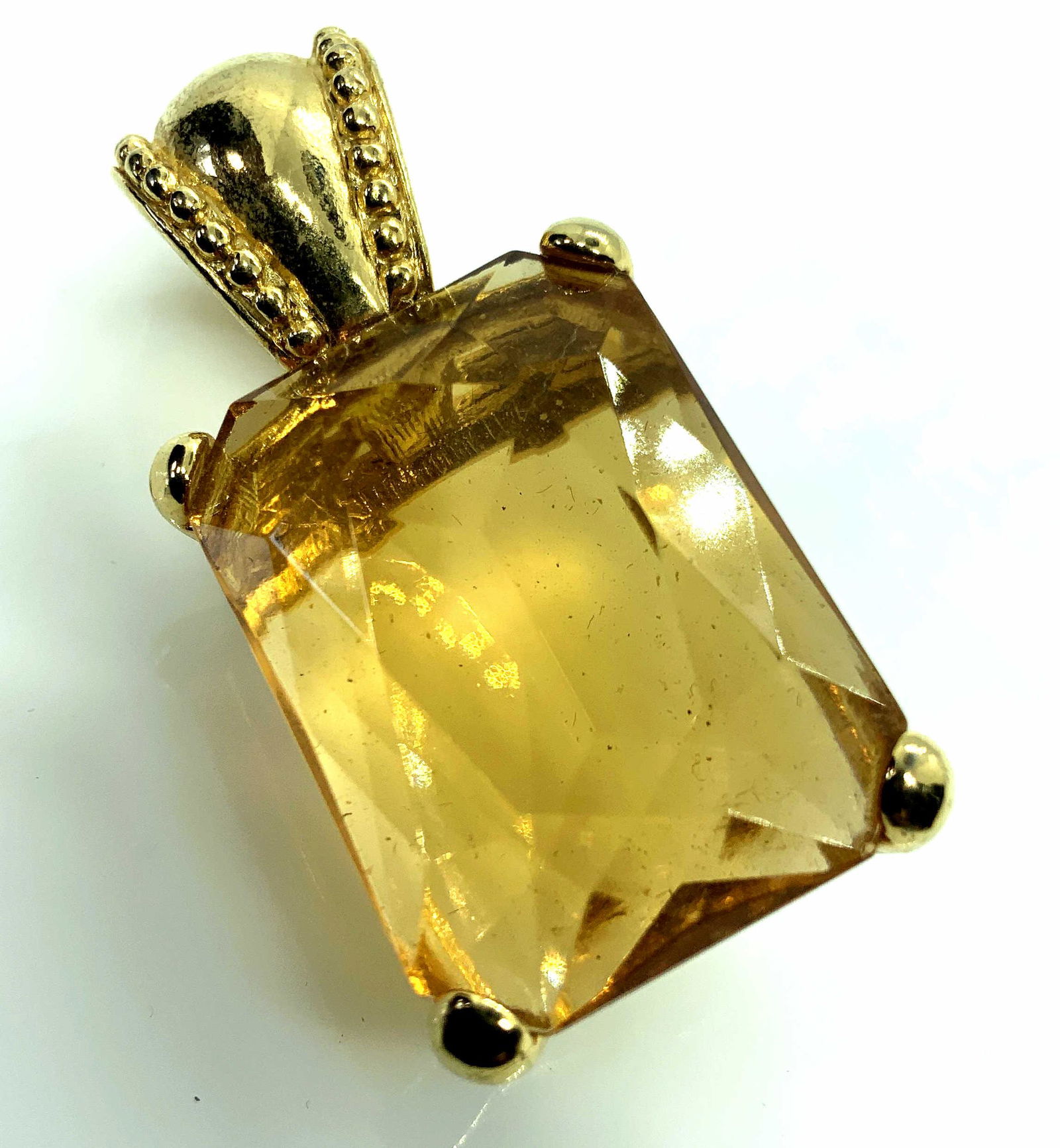 Gold Tone Encased Amber Toned Cabochon: Vintage jewelry, estate jewelry, measures app 1.75 by 1.5 inches, vintage jewelry, estate jewelry, fashion jewelry