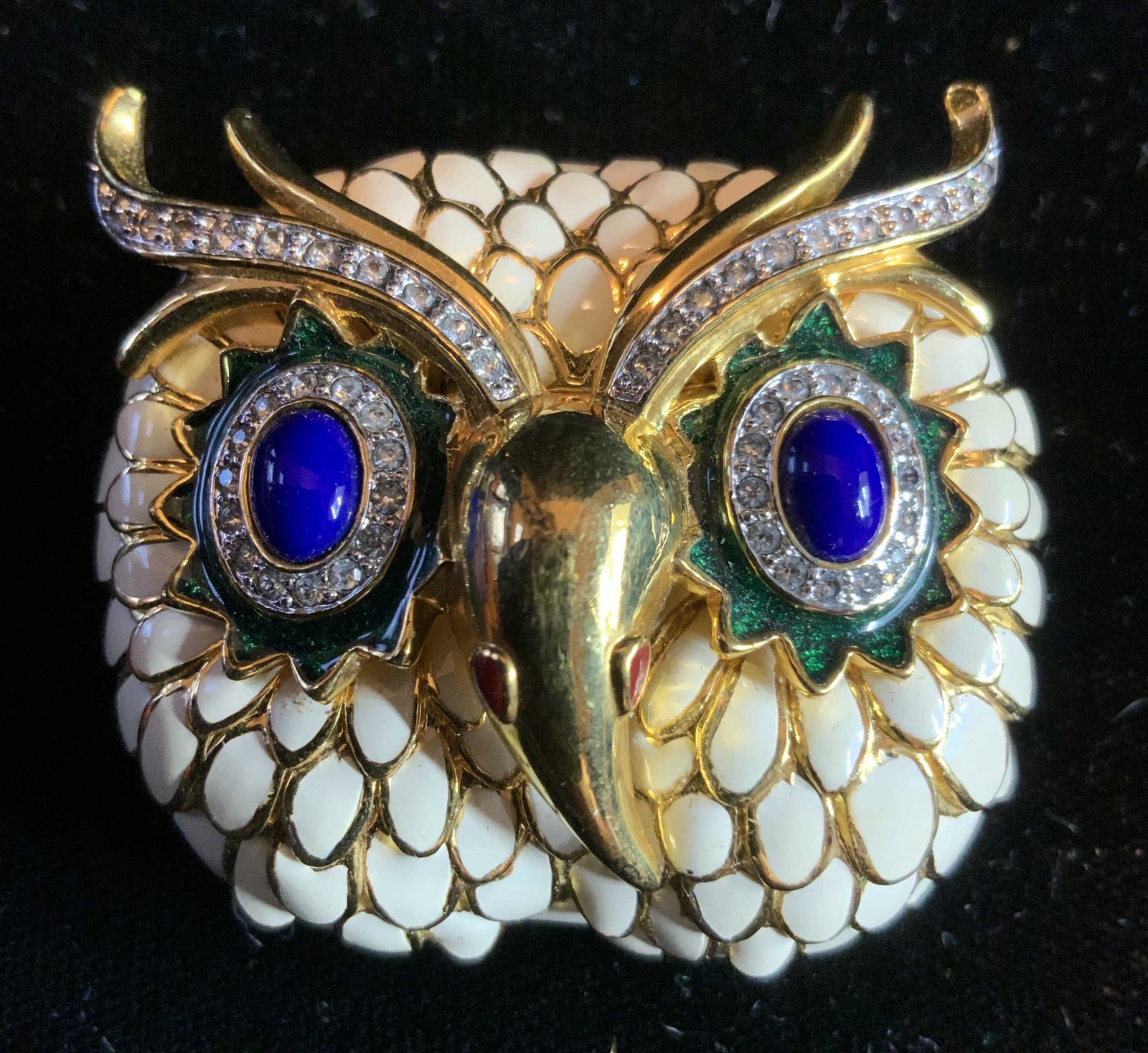 KJL Elaborate Enamel Jeweled Owl Head Brooch: Kenneth j Lane designer fashion jewelry, elaborate owl head pin brooch with articulated feathers of gold tone metal and white enamel, rhinestone crystal accents, diameter app 2.5 inches, estate jewelr
