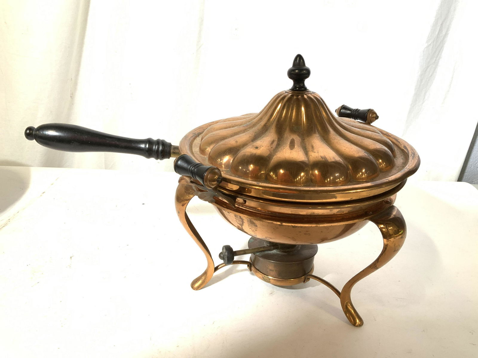 5 Pieces Copper pots w Stand: Lidded copper pots with wood handles stand, burner, lid and inner pot, vintage copper collectible kitchen ware, measures ht app 12 inches, length to handle app 16 inches
