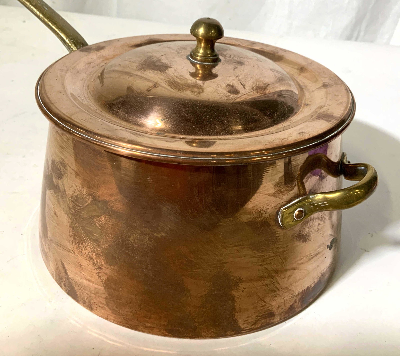 Antique Copper Lidded Pit: With heavy brass handle, cookware, kitchenware, copper pot w lid measures to handle tip 15 inches, ht to handle top 7 inches