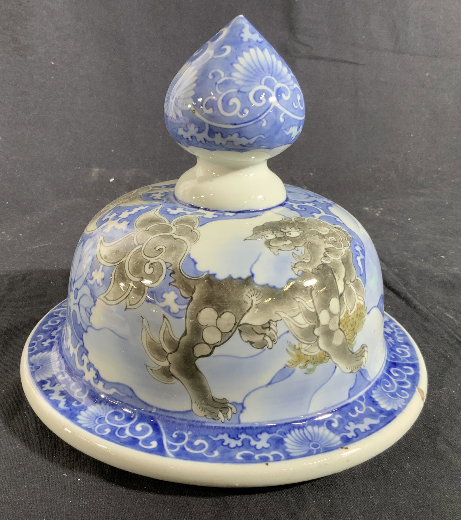 Asian Ginger Jar Lid w Dragons: Asian Ginger Jar Lid w Dragons, ht 9 inches diameter app 9 inches, has repaired crack, blue white porcelain with dragon, foo dogs, temple lions design, up cycle lid of ginger jar to decorative accesso