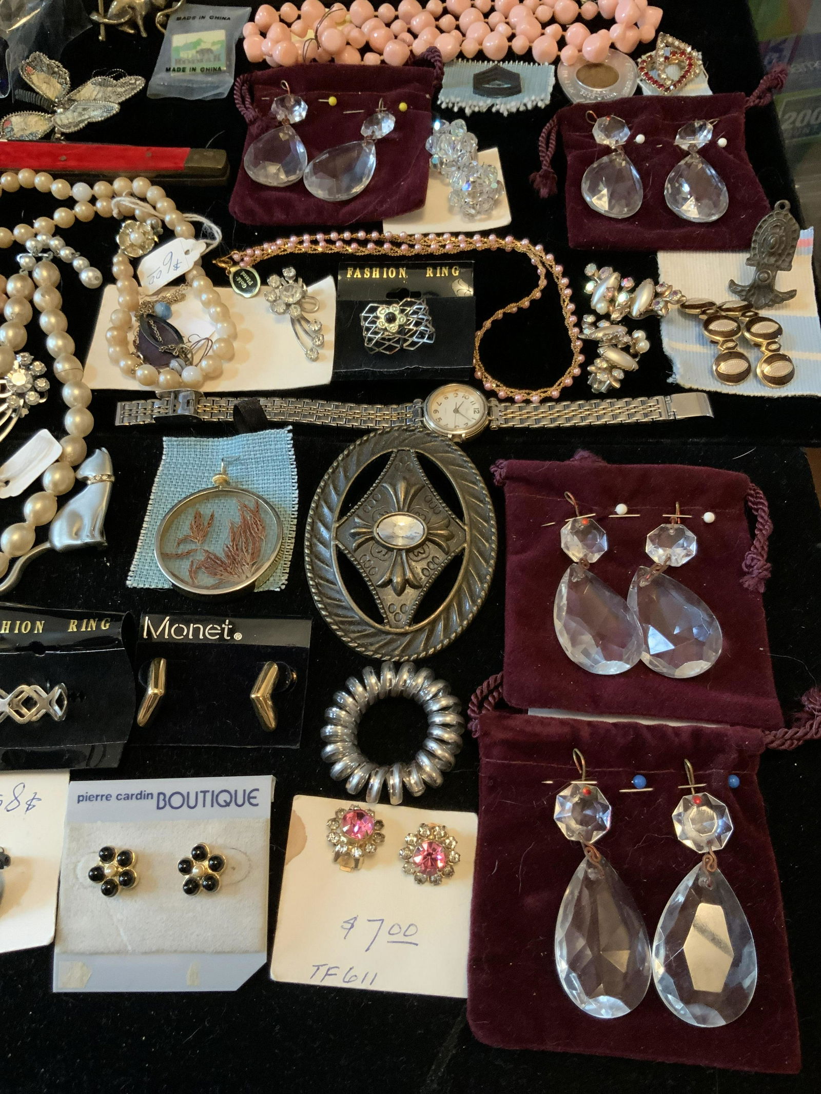 60+ Collection vintage costume jewelry and more: Former costume jewelry dealer, remaining showcase contents, assortment of rings, necklaces, pendants, earrings , belt buckle, Monet, fashion king, Pierre Cardin, times watch, rhinestone, gold plated,