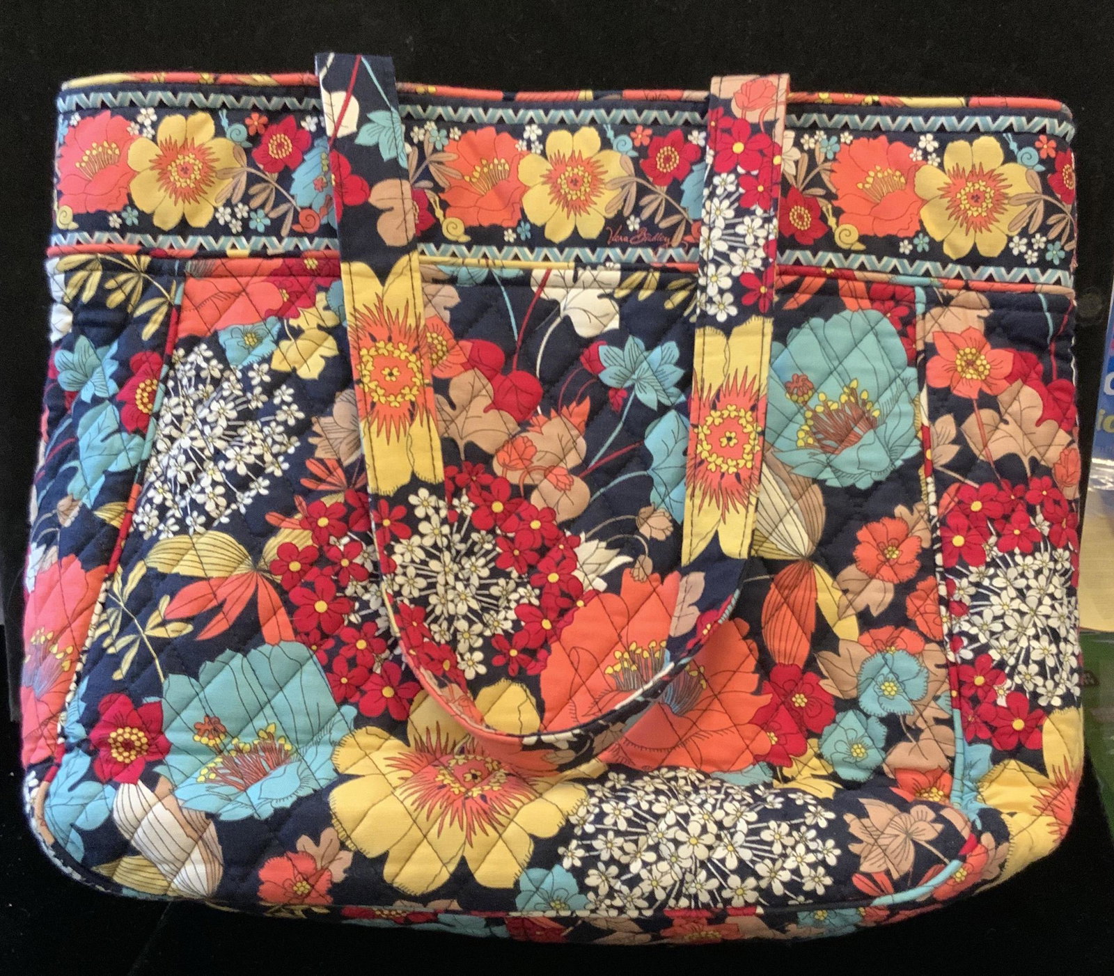 Vera Bradley Quilted Tote Bag: Possibly never used good condition, tote bag, carry all, satchel, fashion, designer accessories, measures app 13 by 17 inches