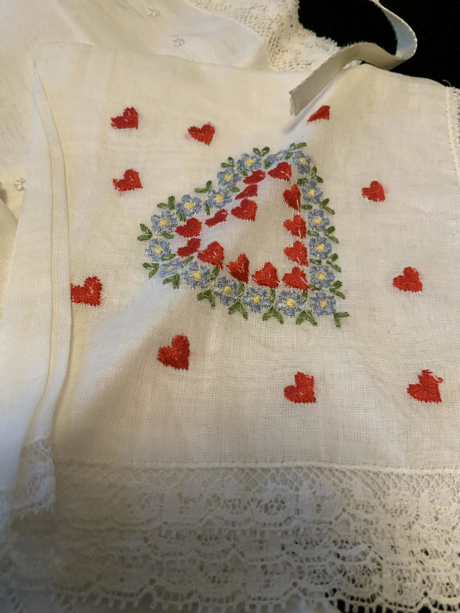 Group Lot collectible Handkerchiefs: With storage bag, embroidered, monogrammed, lace, linen, cotton, more, collectible vintage linens