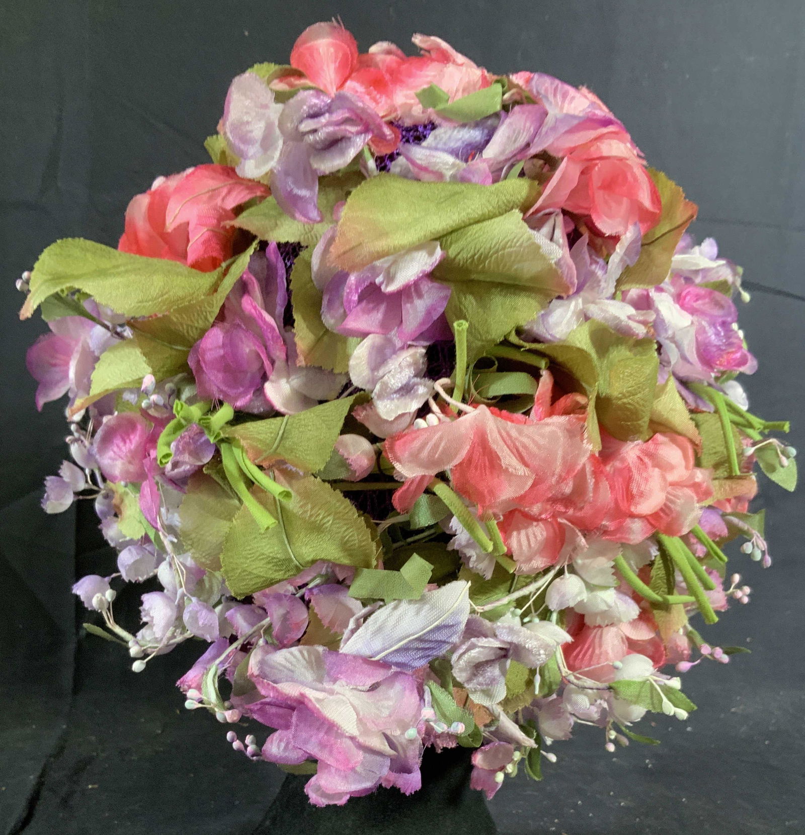 Vintage Faux Flower Spring Hat: Comes with box, Fashion accessory, collectible vintage hat, bonnet, head wear, vintage accessory, hat measures inside diameter app 8 inches, hat box reads The White House